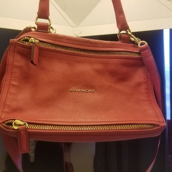 Givenchy medium Pandora handle bag in pink - Picture 2 of 8